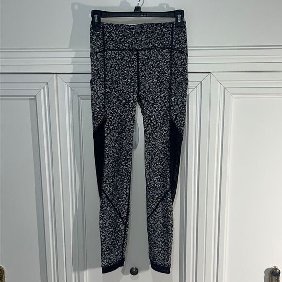 Lululemon Sole Training 7/8 Tight Size 4 - Picture 2 of 14